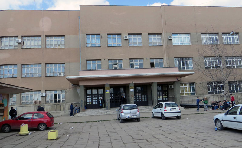 Шипком поломио руке вршњаку